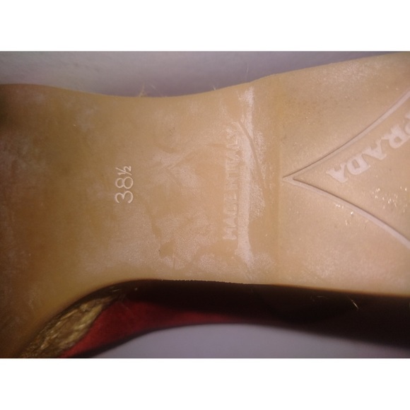 Prada heels. - Picture 8 of 8
